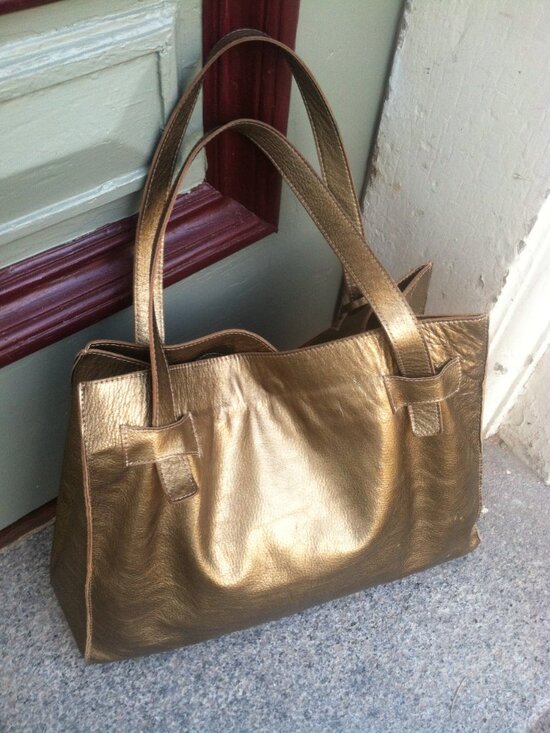 Handbags - Elegant Brown Leather Tote Bag - Classic Everyday Carry